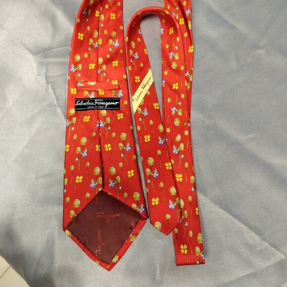 ❤️NWOT SALVATORE FERRAGAMO Red Butterfly Theme Silk Necktie Tie - Picture 3 of 7